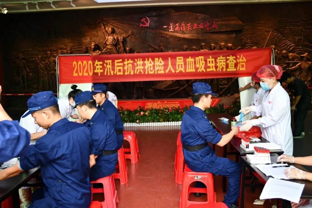 余江区血地防站协助省寄研所开展2020年汛后抗洪抢险人员血吸虫病查治工作