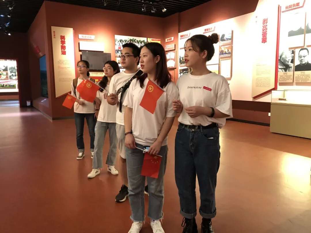 “寻访红色印记 铭记红色历史”——江科学子来中国血防纪念馆开展“红色走读”活动