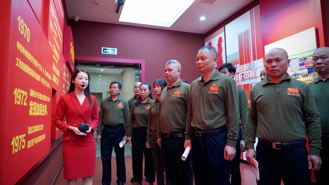 学习贯彻党的二十大精神 | 纪念馆里开展“沉浸式”学习课，余江老兵永远跟党走