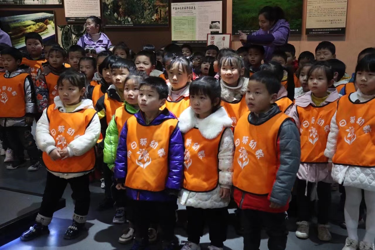 践行爱国主义教育，余江幼儿园小朋友参观中国血防纪念馆