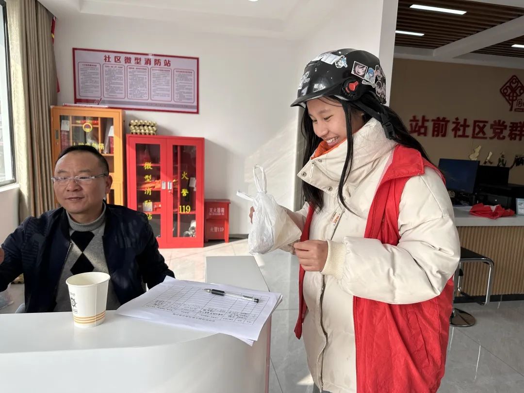 烟头不落地 文明又美丽